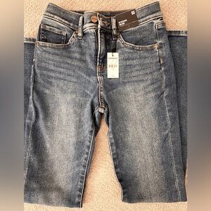 NWT Express Women’s Skinny Jeans in Medium Blue Wash